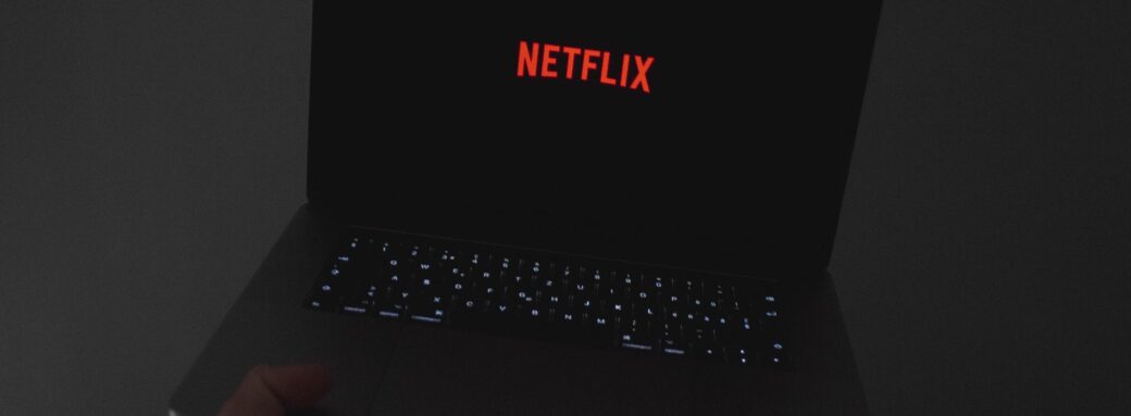 Netflix liste series films quittant service streaming février 2023