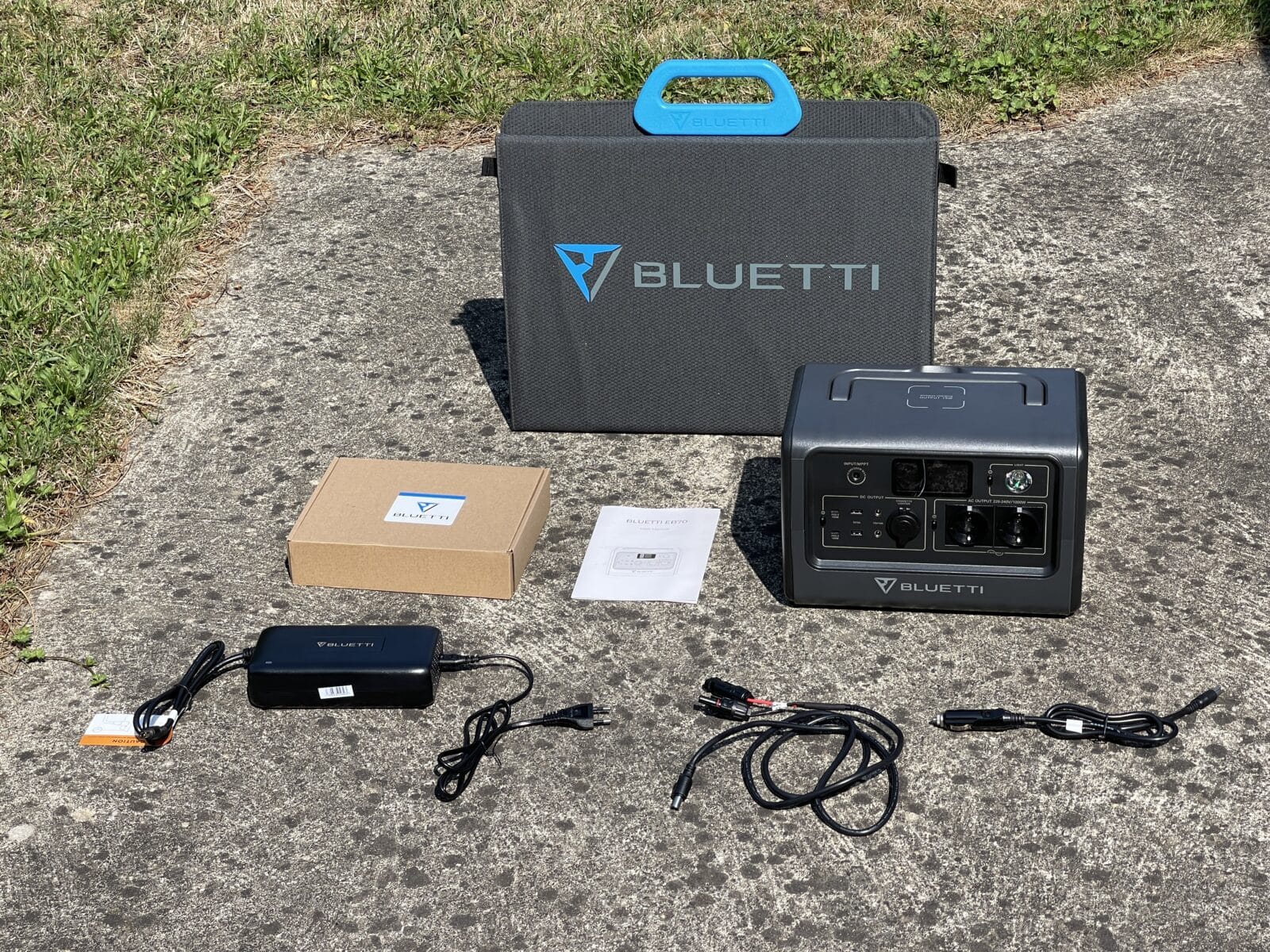 bluetti-pv120-eb70-unboxing