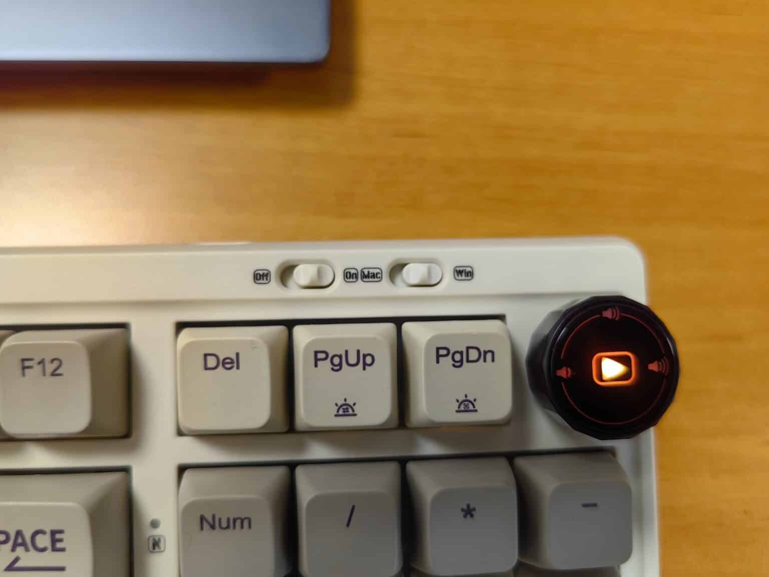 EPOMAKER RT100 ISO (Qwert) Clavier Mécanique Avec Mini TV Personnalisable. 98 Touches Gasket, Knob, 5000mAh, Hot-Swap, Bluetooth/2.4ghz/USB-C Pour Mac/PC/ Game (UK Gray, Wisteria Linear Switch