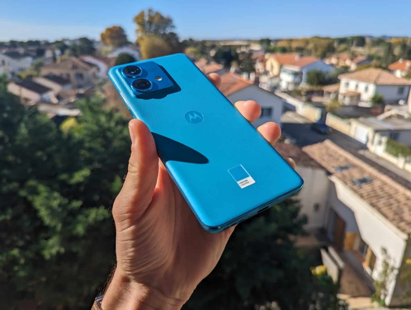 Motorola Edge 40 Neo se distingue par son design épuré, sa polyvalence et ses fonctionnalités innovantes, offrant une expérience utilisateur exceptionnelle.