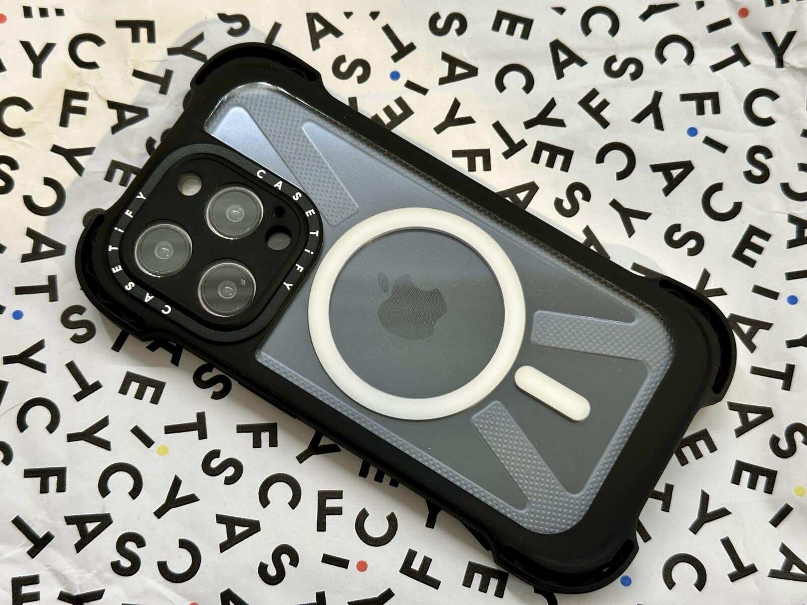 coque iPhone 15 pro Casetify Ultra Bounce noir