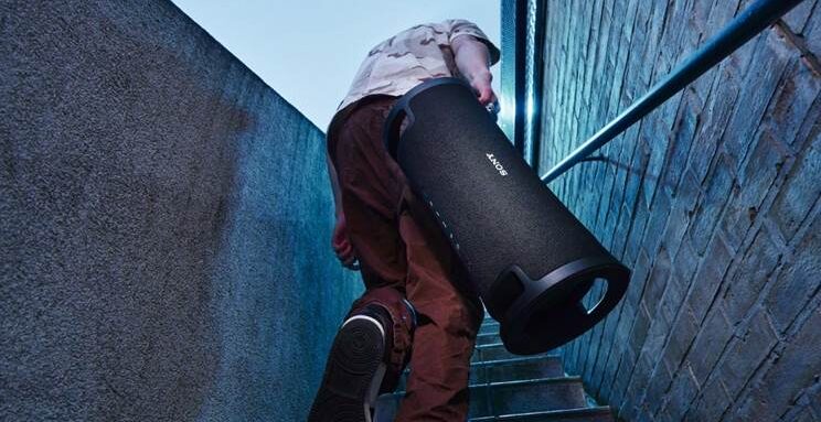 Enceinte Bluetooth portable haute puissance avec qualité sonore exceptionnelle, parfaite pour écouter de la musique à l'intérieur et à l'extérieur.