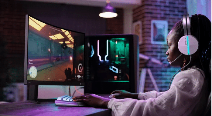 Philips Evnia 27M2C5200W : Un nouveau moniteur pour les sensations fortes
