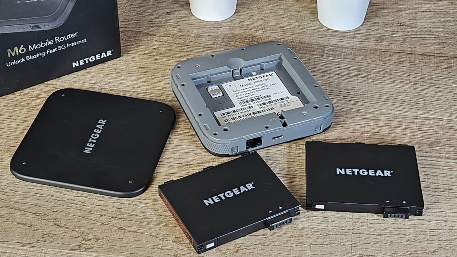 Routeur Netgear Nighthawk M6 - batteries et accessoire