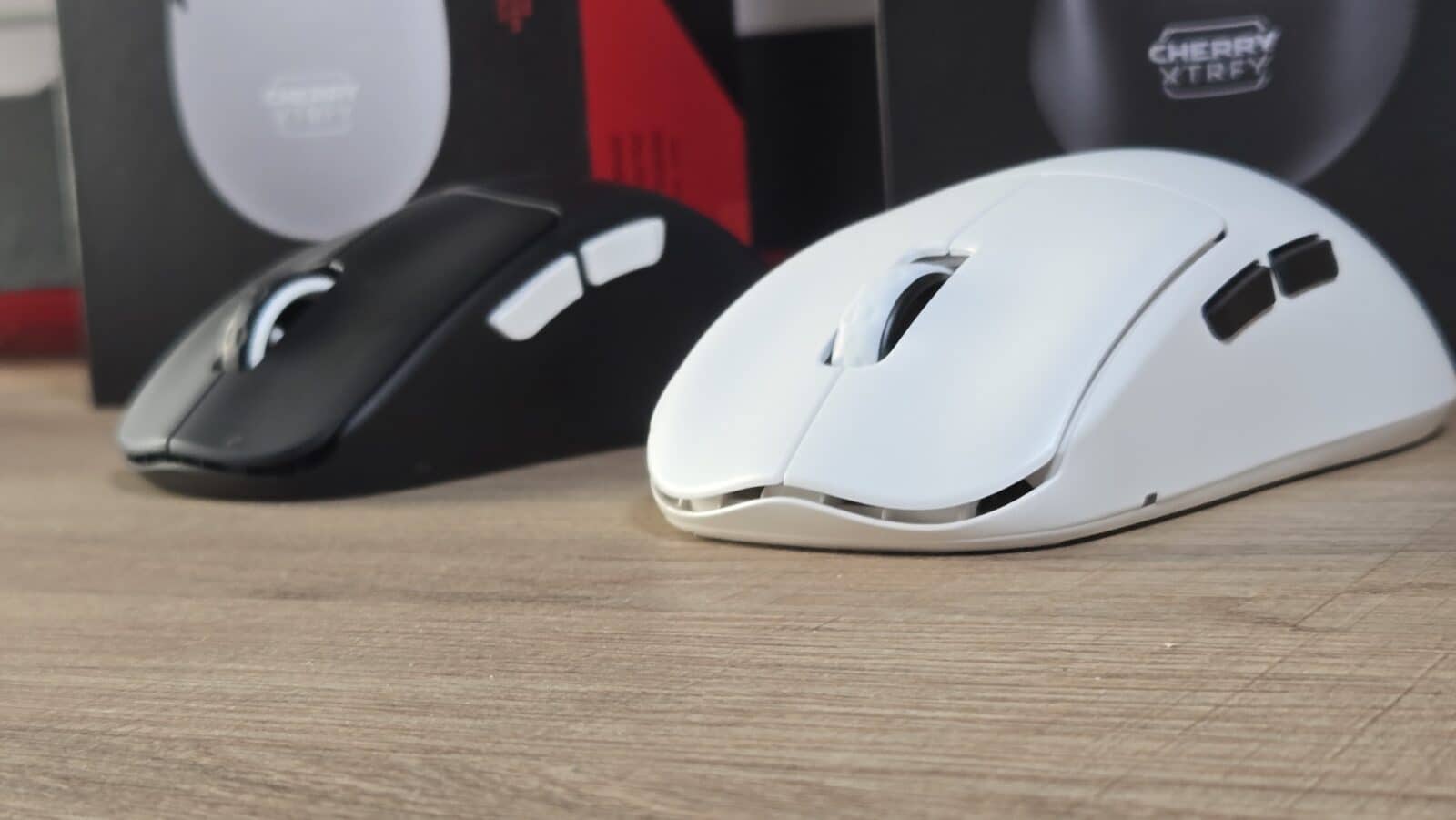 Périphériques Cherry Xtrfy - Souris devant