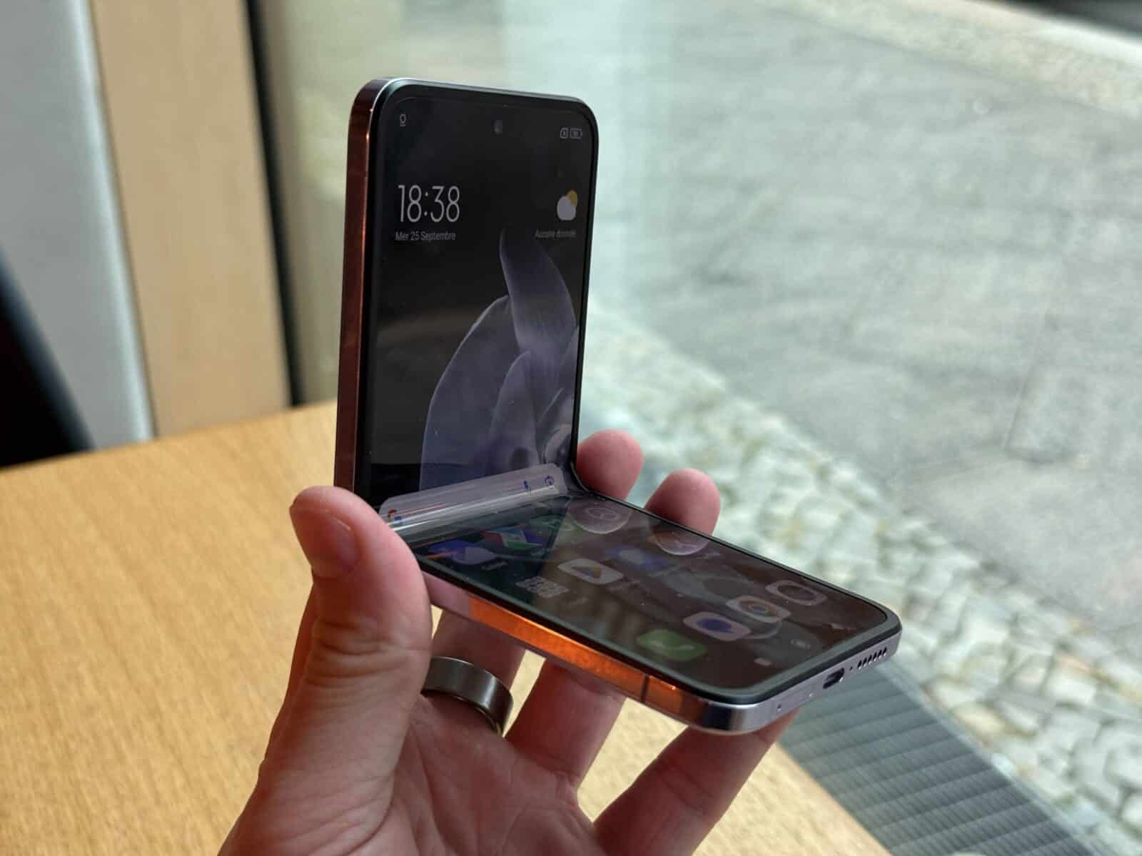 XIAOMI MIX Flip 