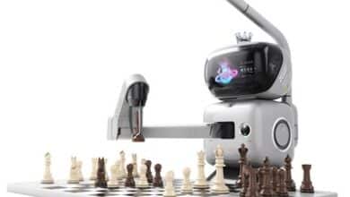 SenseRobot Chess excelle en robotique d'échecs face à une championne renommée.