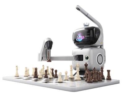 SenseRobot Chess excelle en robotique d'échecs face à une championne renommée.