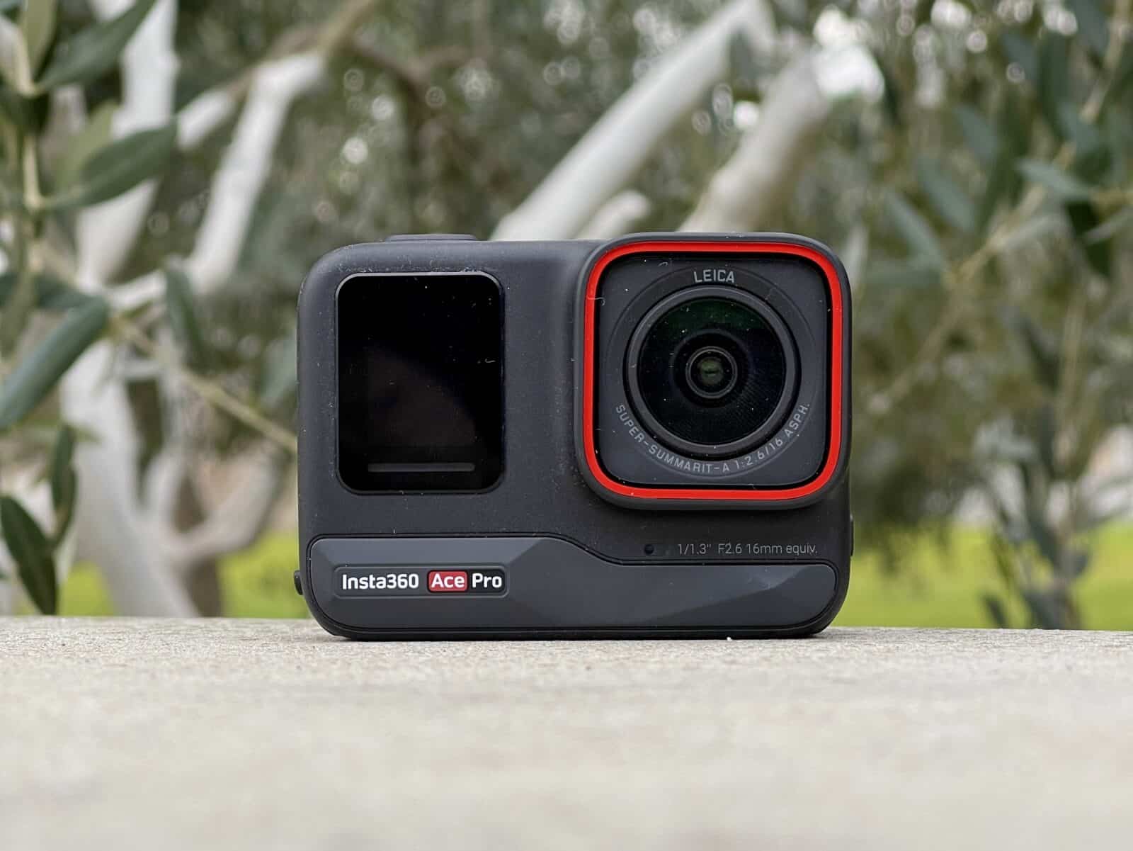 insta-360-ace-pro-camera-action