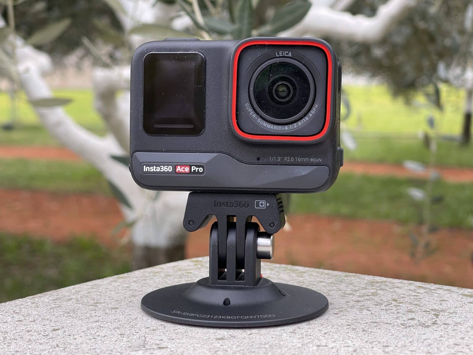 insta-360-ace-pro-ventouse