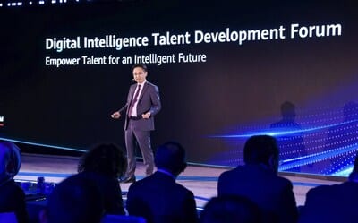 Huawei présente ses solutions pour un avenir intelligent au MWC 2025.