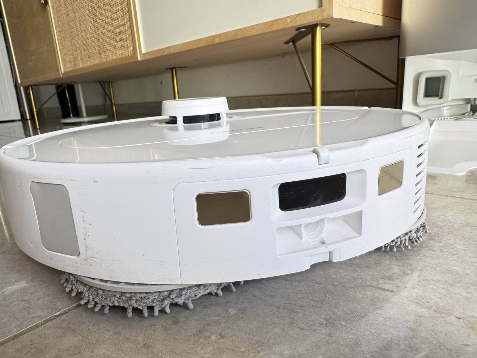 Vue arrière du robot avec connectiques station