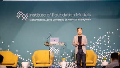 MBZUAI lance un institut d’IA et s’installe en Silicon Valley pour innover.