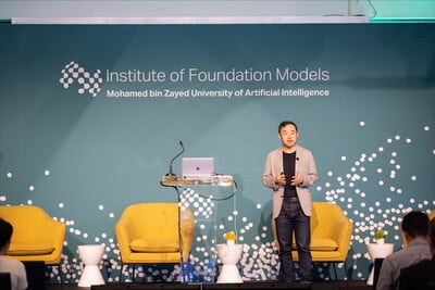 MBZUAI lance un institut d’IA et s’installe en Silicon Valley pour innover.
