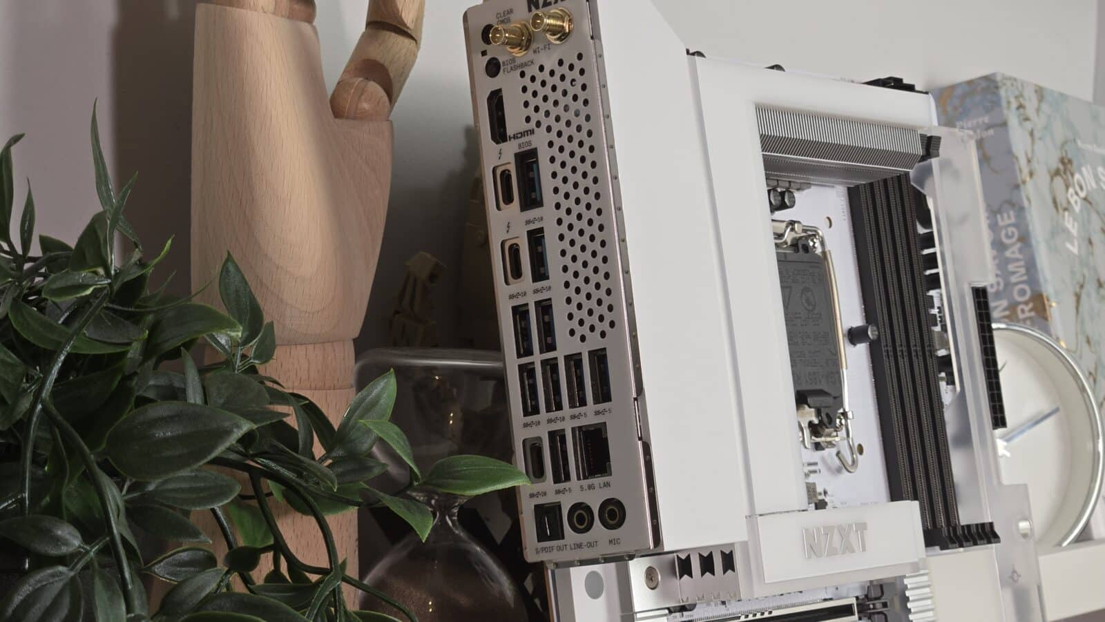 NZXT N9 Z890 - Connectique