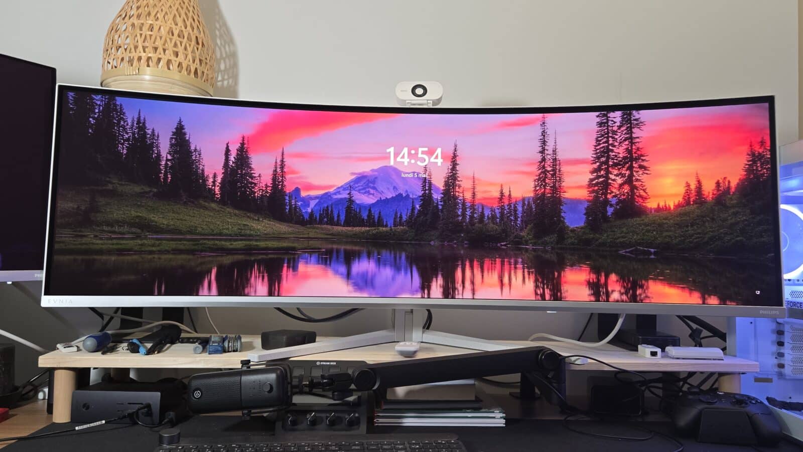 Philips Evnia 49M2C8900 - Introduction