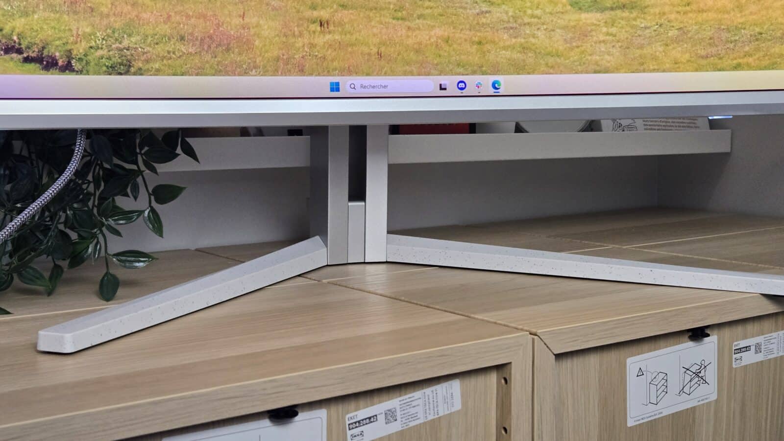 Philips Evnia 49M2C8900 - Pied