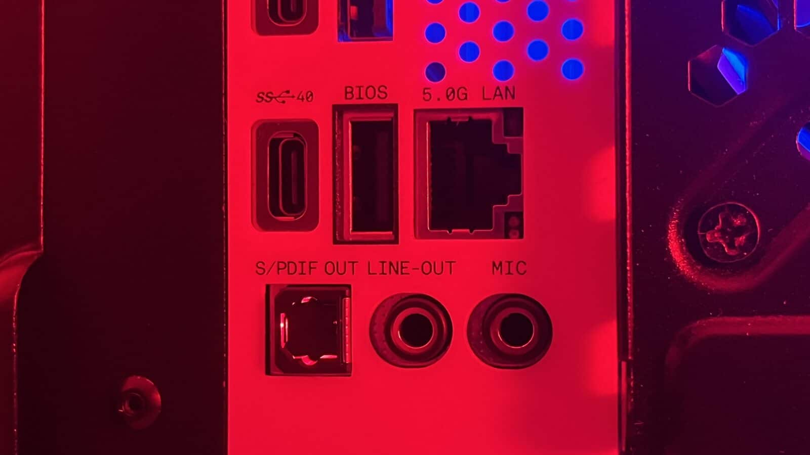 Connectiques arrières 2 de la NZXT X870E