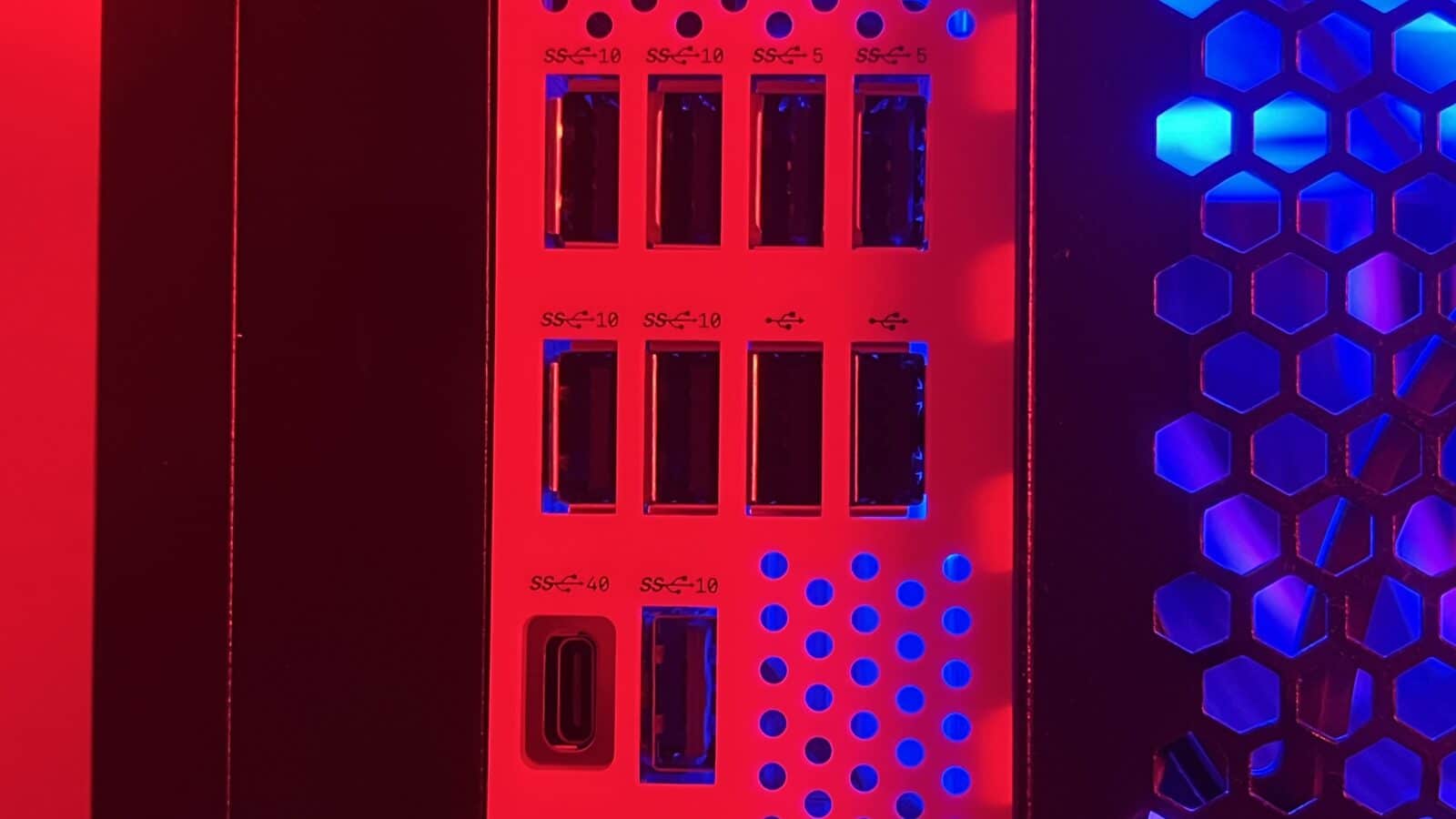 Connectiques arrières de la NZXT X870E