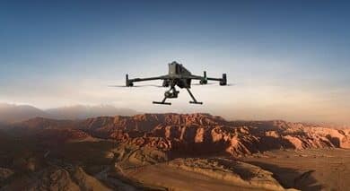 Le DJI Matrice 400 se distingue par sa sécurité, autonomie et polyvalence accrues.