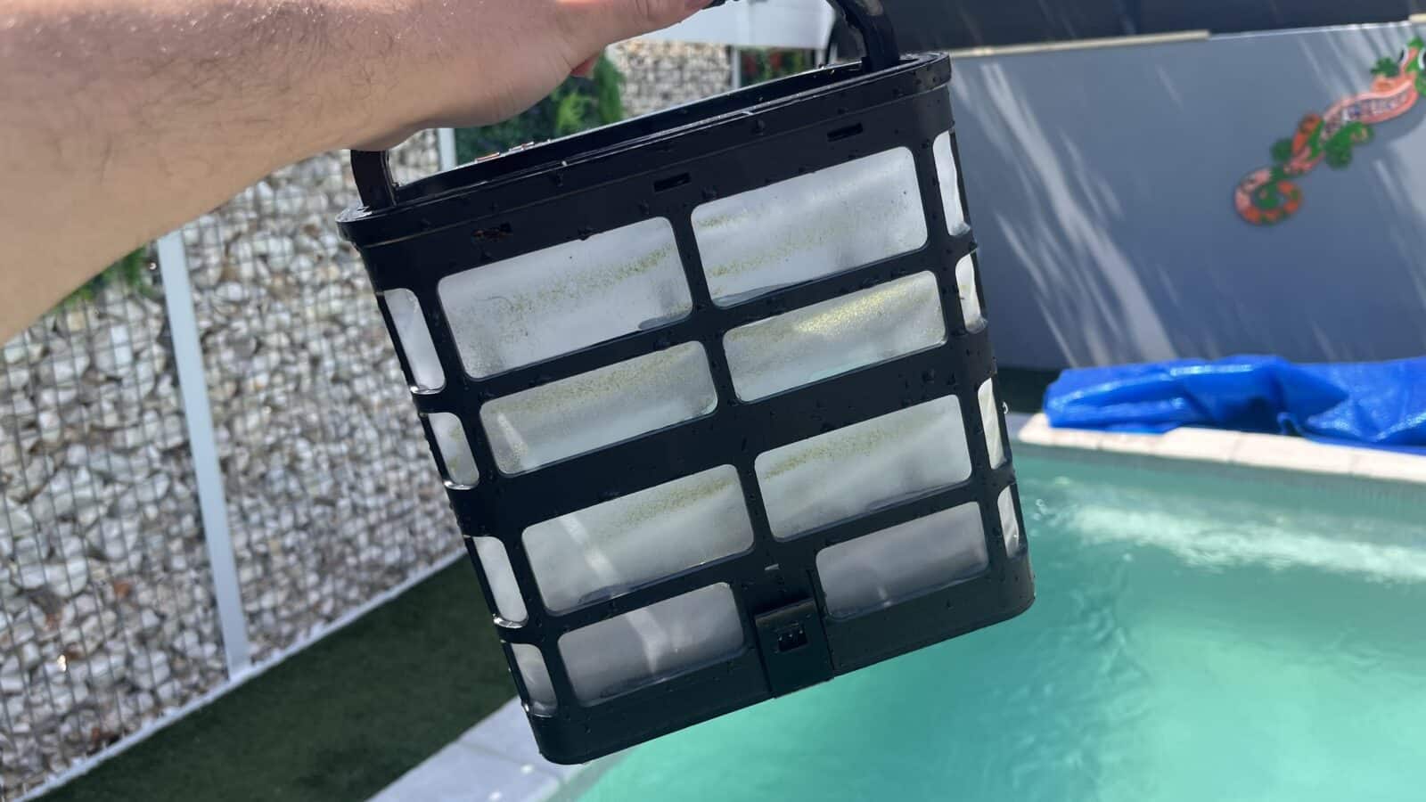 Le filtre du Dreame Z1 Pro capte les algues vertes, fléau des piscines