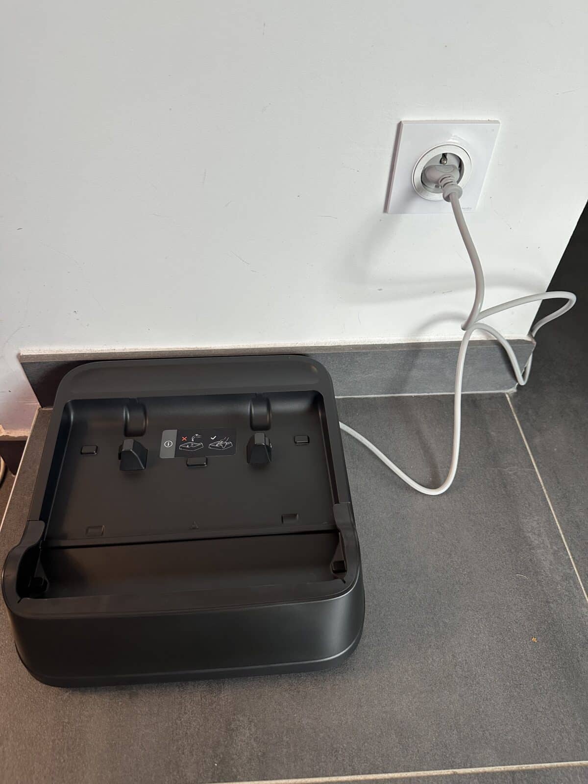 station de charge et auto-nettoyante Roborock F25