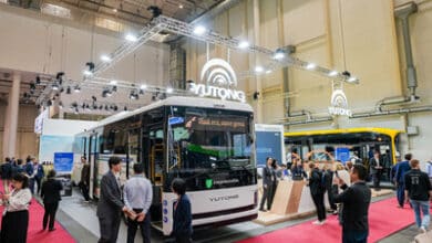 Découvrez le bus interurbain électrique IC12E, performant et éco-responsable.