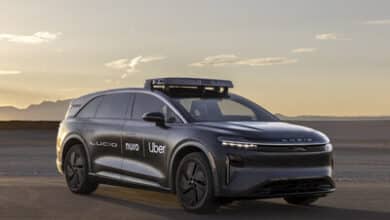 Lucid, Nuro et Uber lancent des robotaxi autonomes dans plusieurs grandes villes.