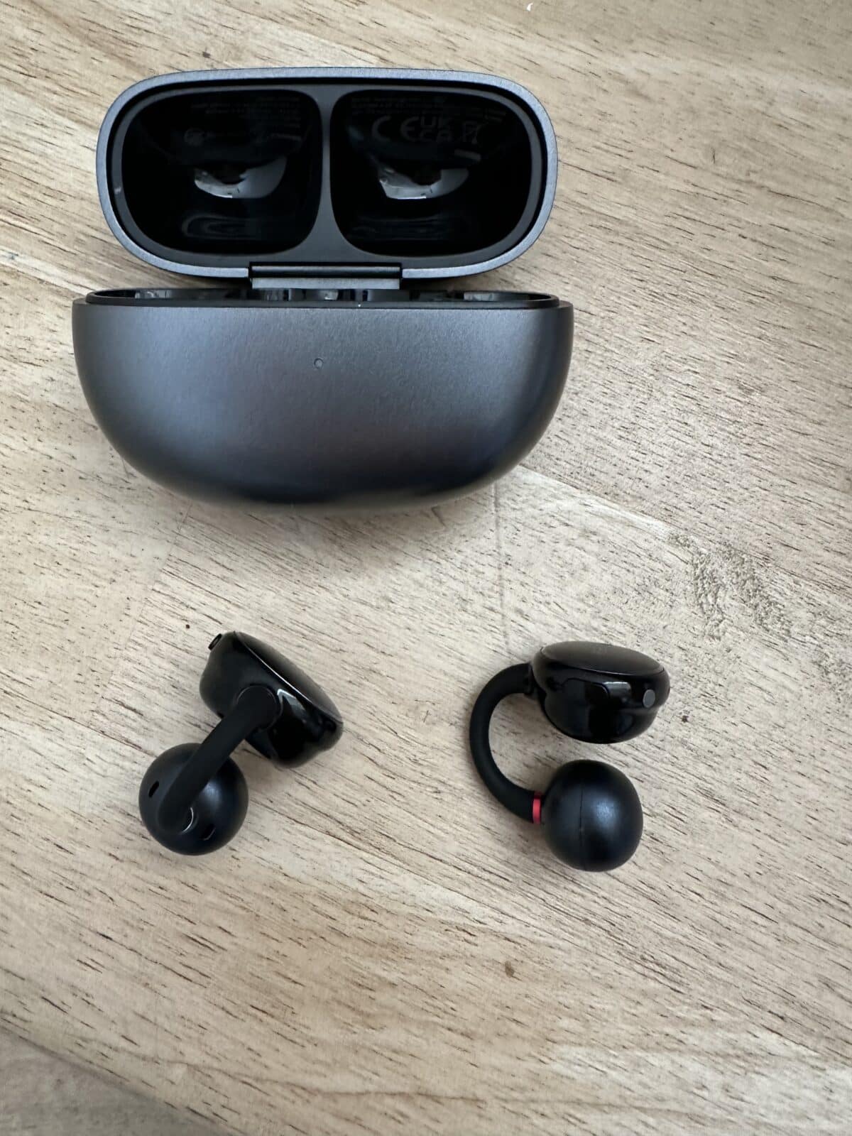 Boitier chargeur et EarFun Clip