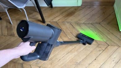 Roborock F25 ACE Combo aspirateur lumiere verte
