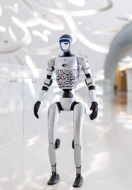 Le robot humanoïde Unitree G1 fascine le public par ses interactions partout dans le monde.