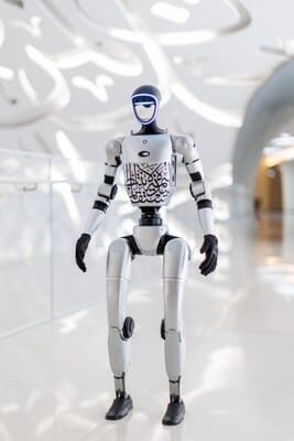 Le robot humanoïde Unitree G1 fascine le public par ses interactions partout dans le monde.