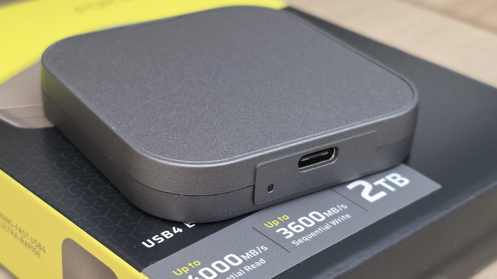Corsair EX400U - Epaisseur