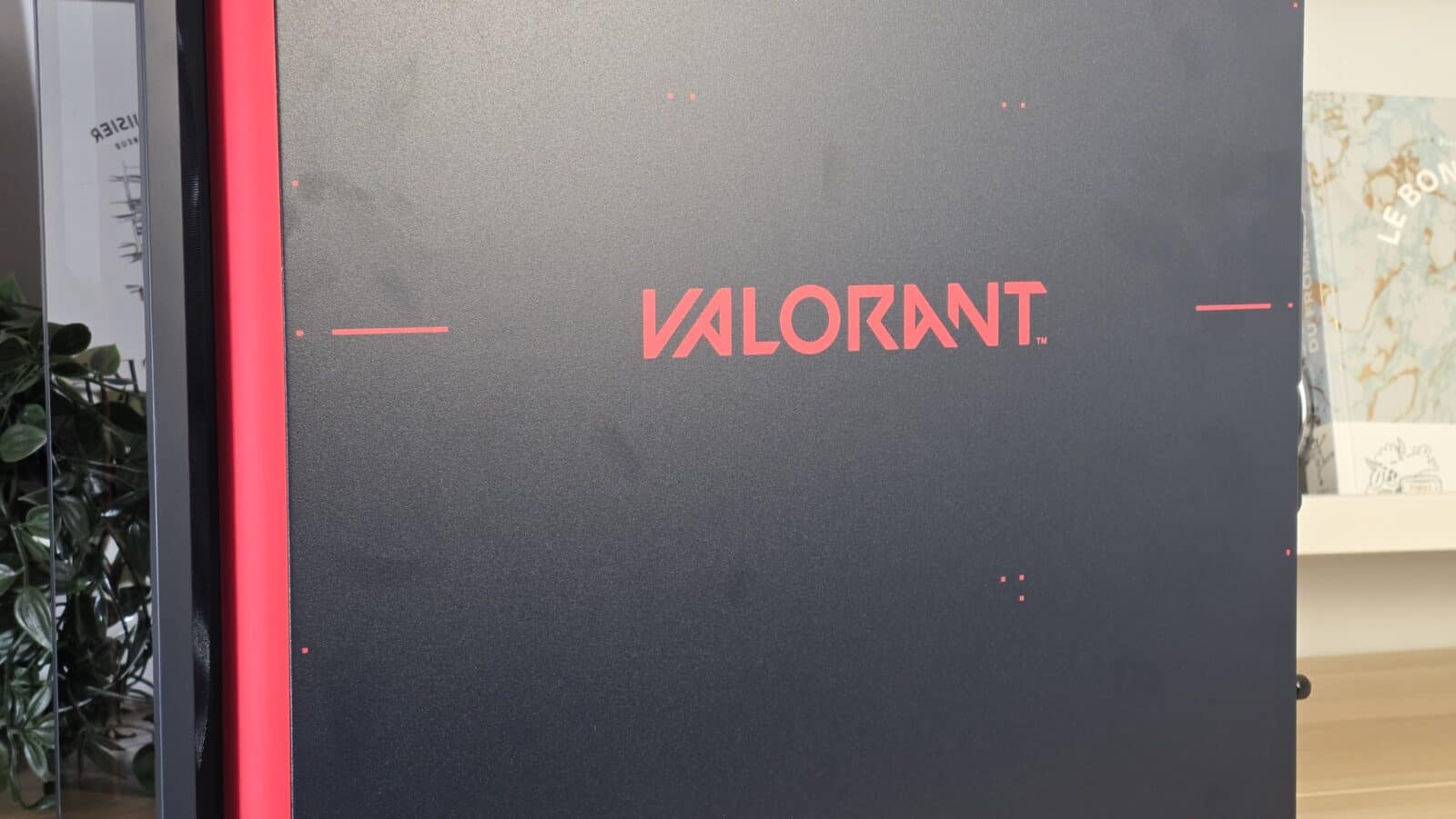 HP Omen 35L Valorant Edition - Plaque latérale