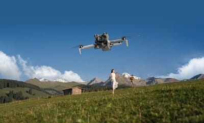 Le DJI Mini 5 Pro innove avec un capteur 1 pouce et une sécurité renforcée.