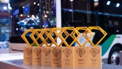 Yutong Bus dévoile ses bus électriques innovants et remporte sept prix à Bruxelles.