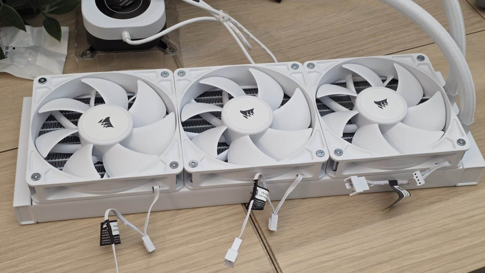 CORSAIR NAUTILUS 360 RS LCD - Installation