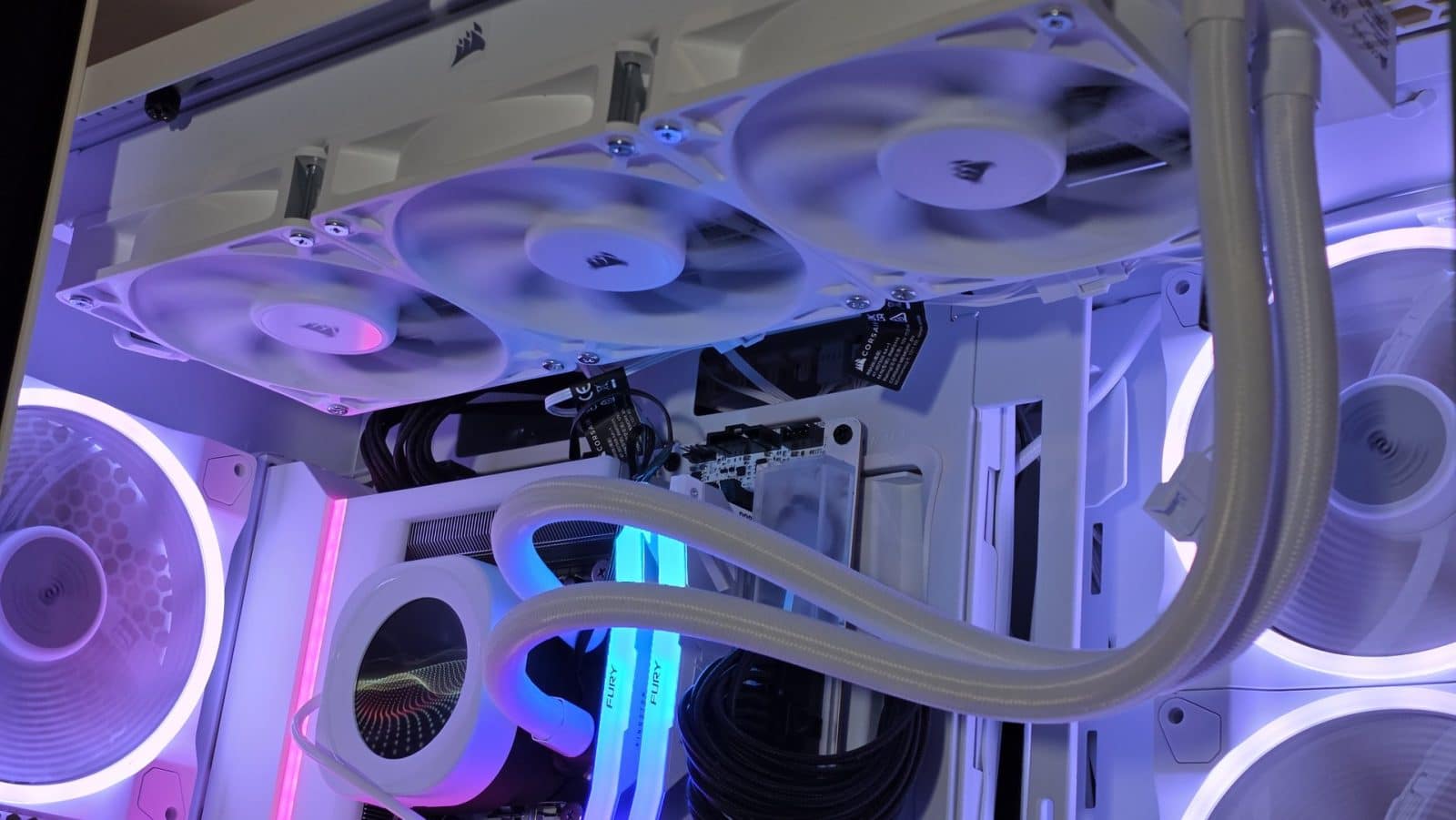 CORSAIR NAUTILUS 360 RS LCD - Installé