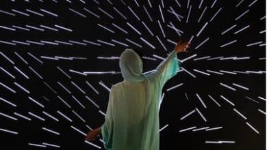 manar abu dhabi transforme la ville en un parcours lumineux et créatif exceptionnel.