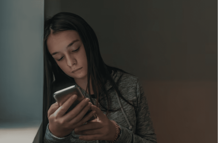 Face aux conclusions alarmantes de la commission TikTok, The Phone s’impose comme une alternative saine au smartphone.
