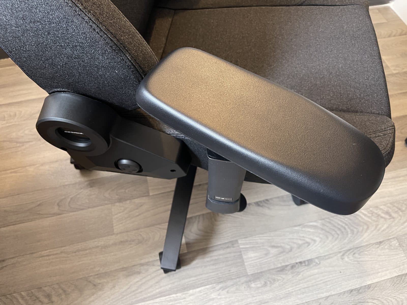 dxracer-martian-accoudroir-4d