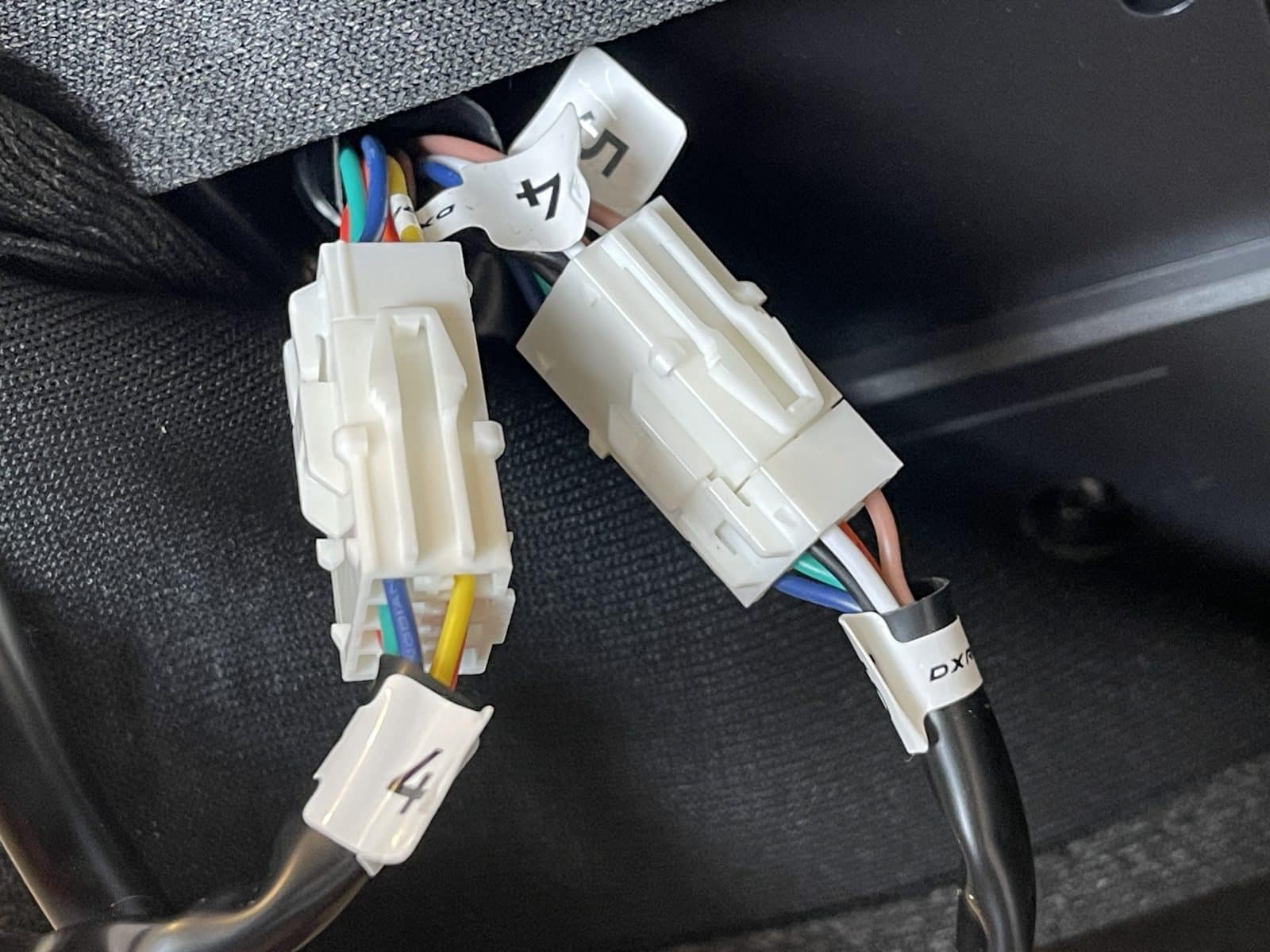 dxracer-martian-connecteurs