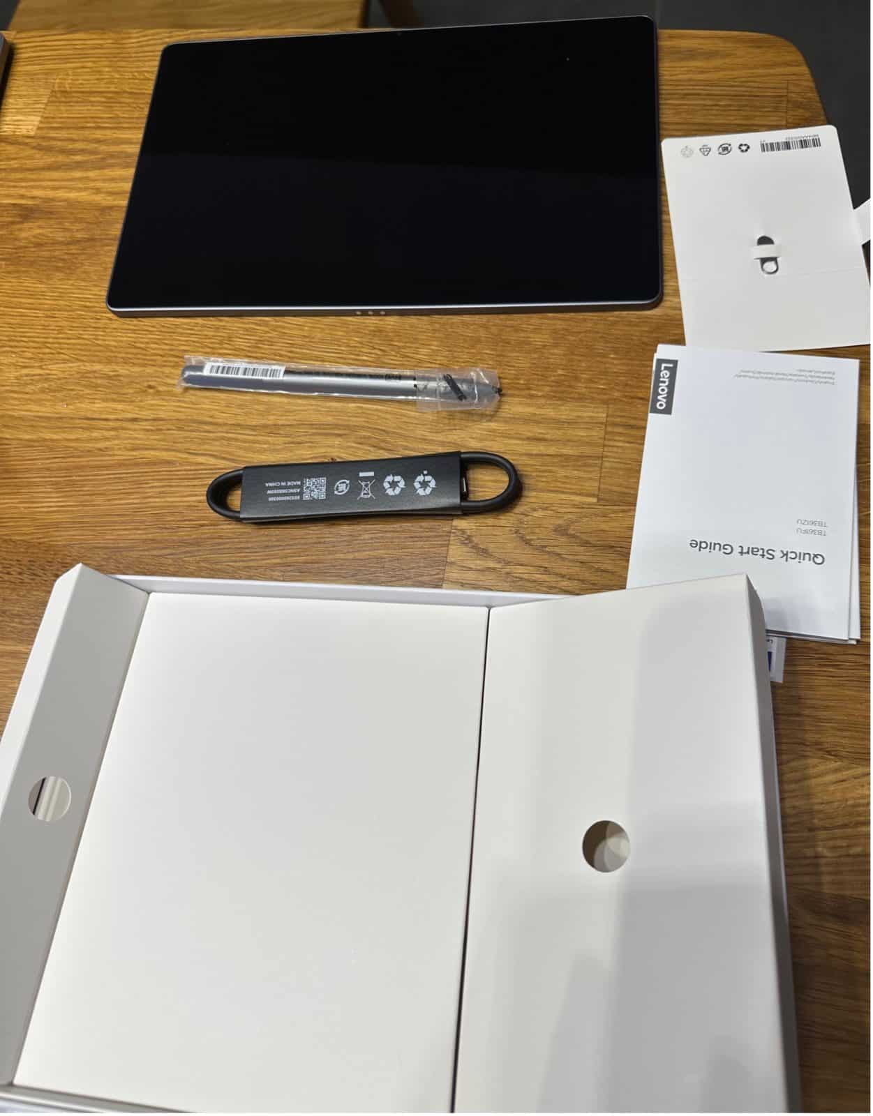 Unboxing complète de la Lenovo Idea Tab PLus