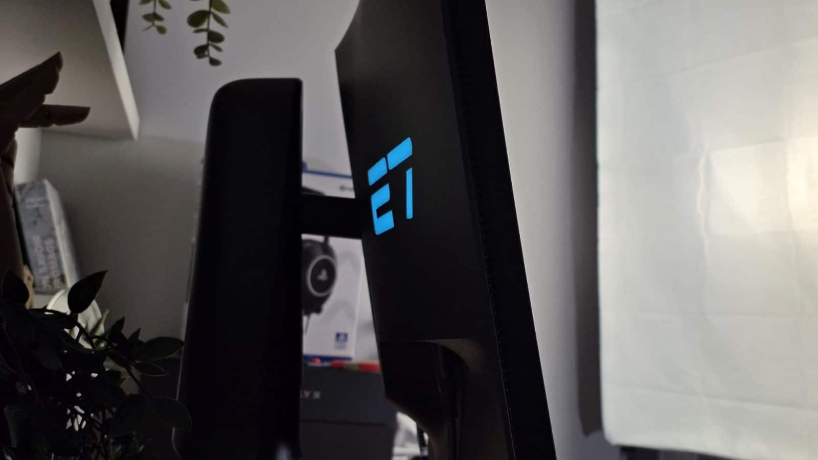 Alienware AW2725QF - Epaisseur