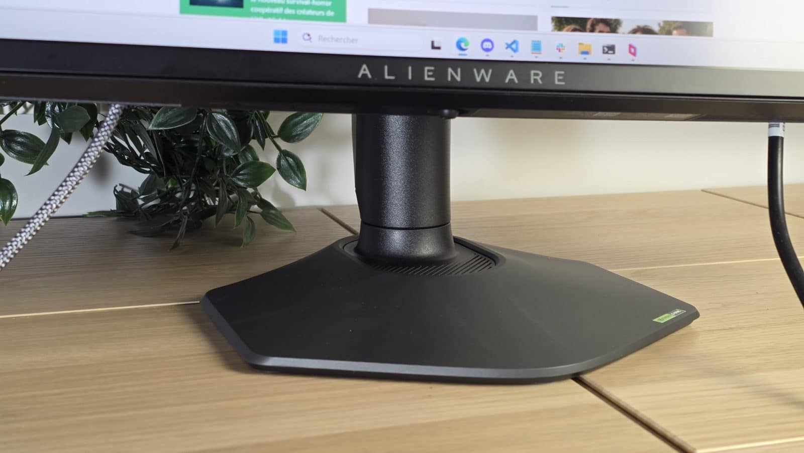 Alienware AW2725QF - Pied