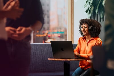 Dstny simplifie la communication d’entreprise avec Teams et des services UCaaS performants.