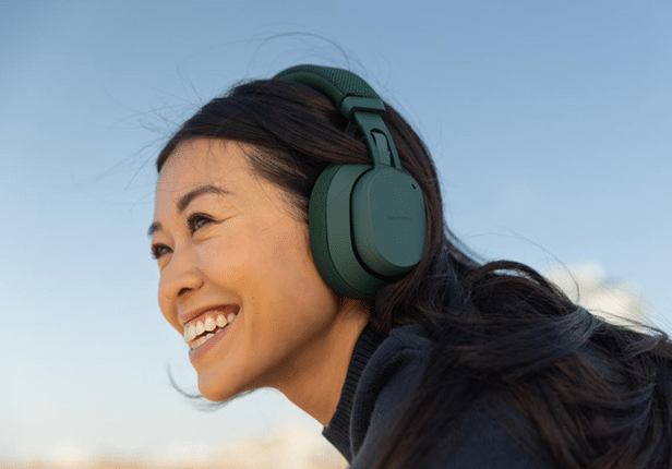 Fairphone lance le nouveau Fairbuds XL : un son affiné, une durabilité accrue et un impact plus positif pour les personnes et la planète