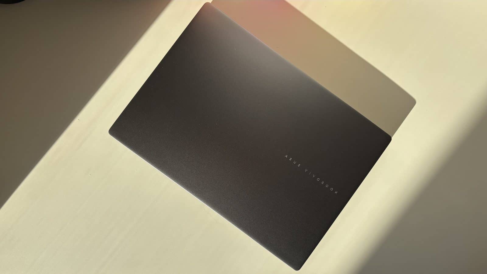 Laptop d'asus est orienté étudiant, budget, nomade et productivité