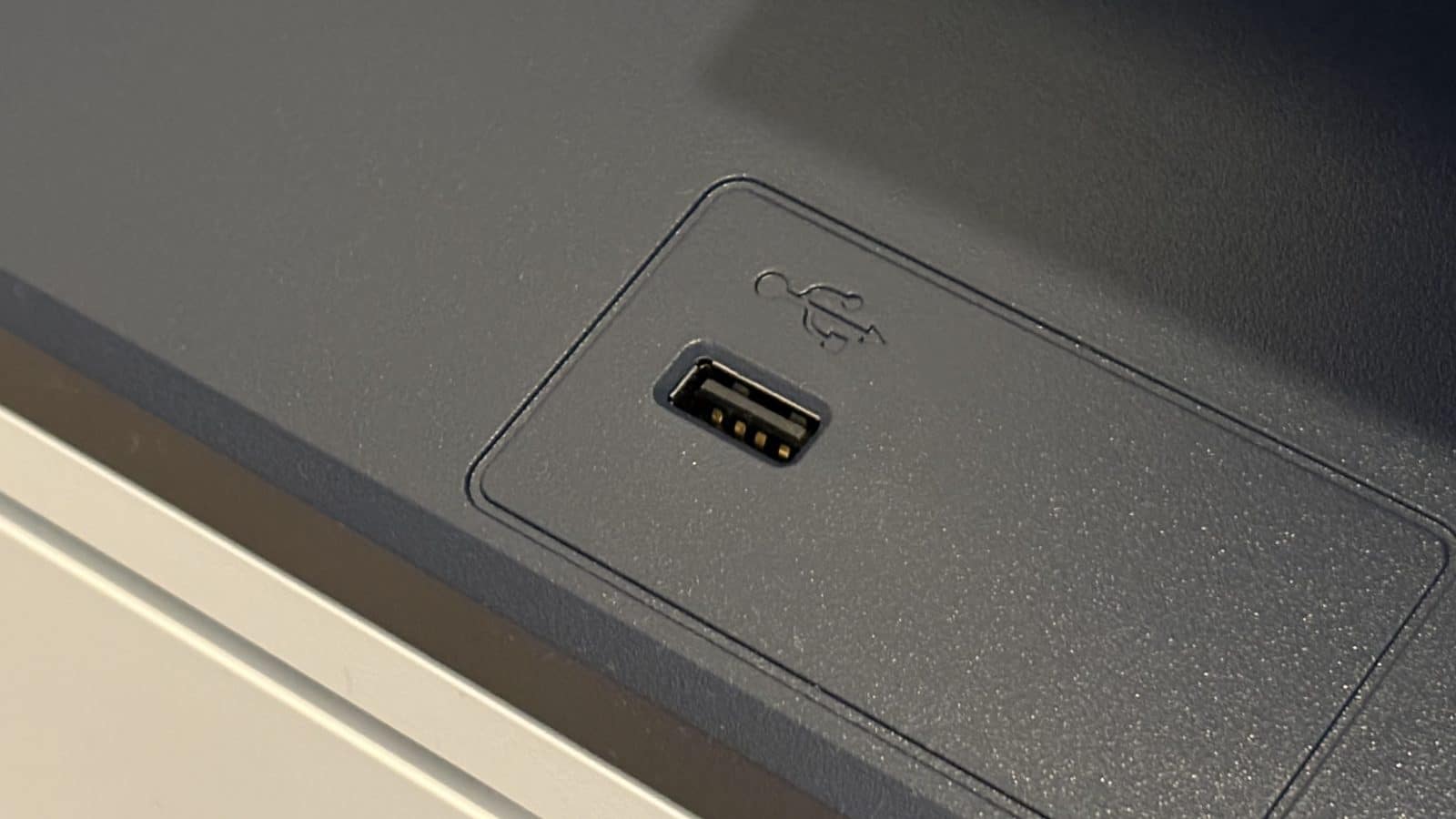 Xerox C325 - Port USB