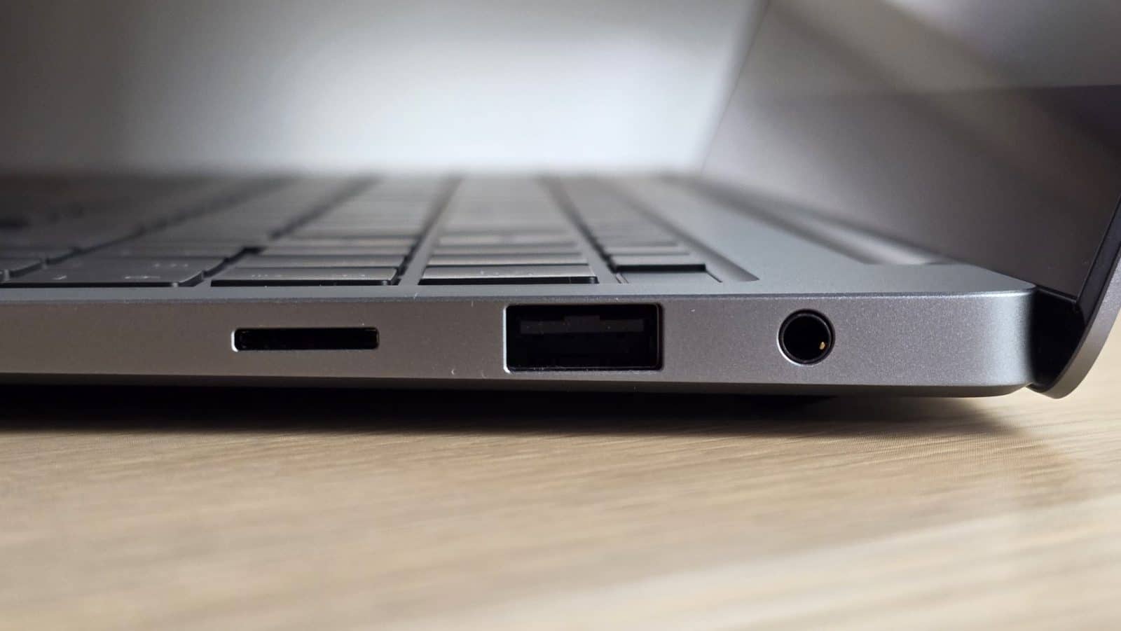 Samsung Galaxy Book5 Pro - Connectique 2